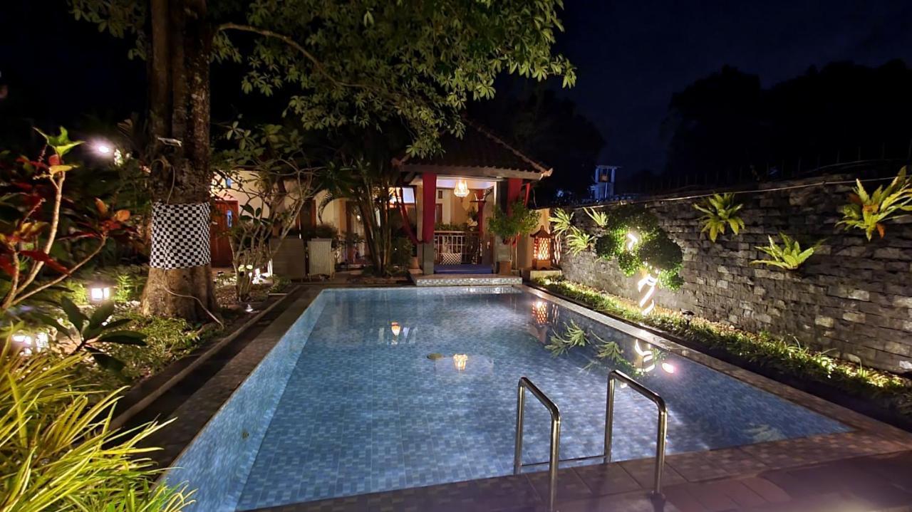 Rosseno Villa Yogyakarta Luaran gambar