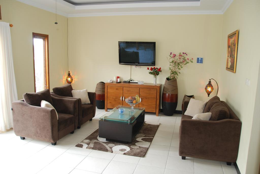Rosseno Villa Yogyakarta Luaran gambar